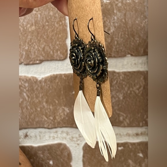Vintage rose feather earrings - Picture 2 of 4